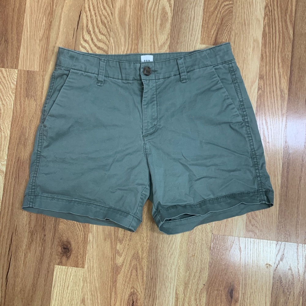 Gap city short in sage green